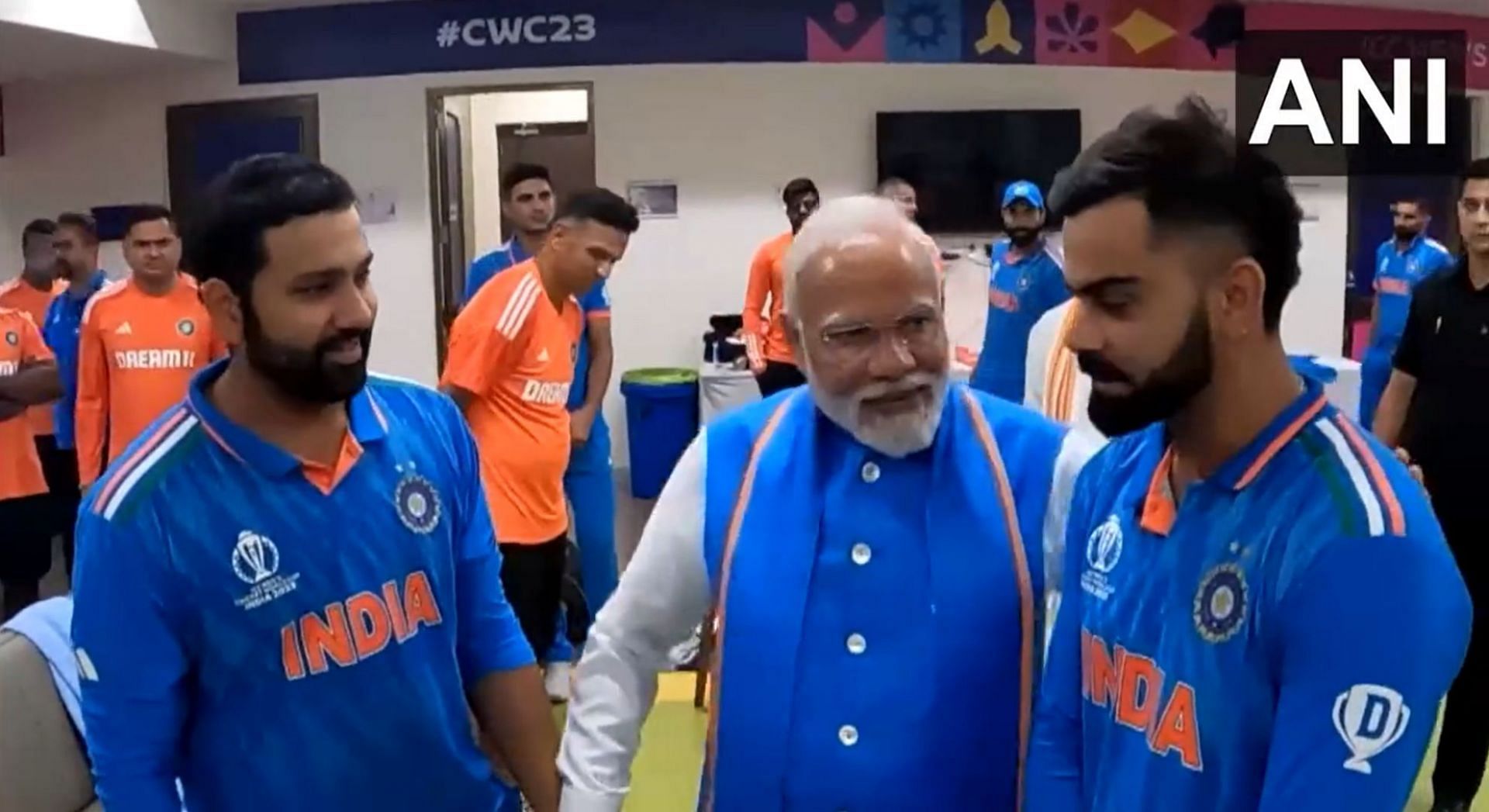 [Watch] PM Narendra Modi consoles players in Indian dressing room after ...