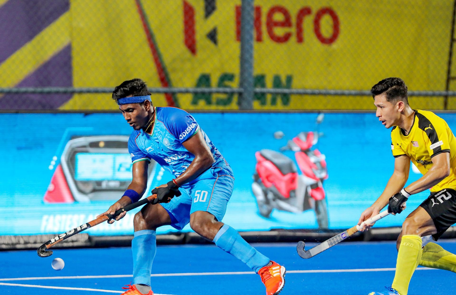 Tamil Nadu player Karthi Selvam (in blue) - Image via Hockey India