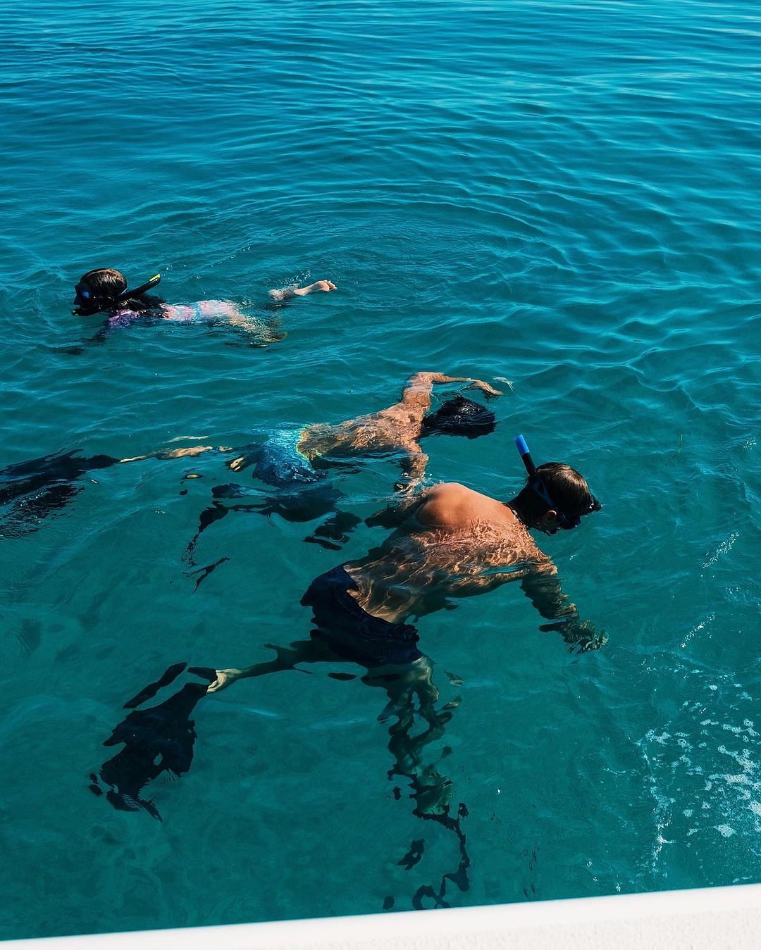 Tom Brady with his kids diving