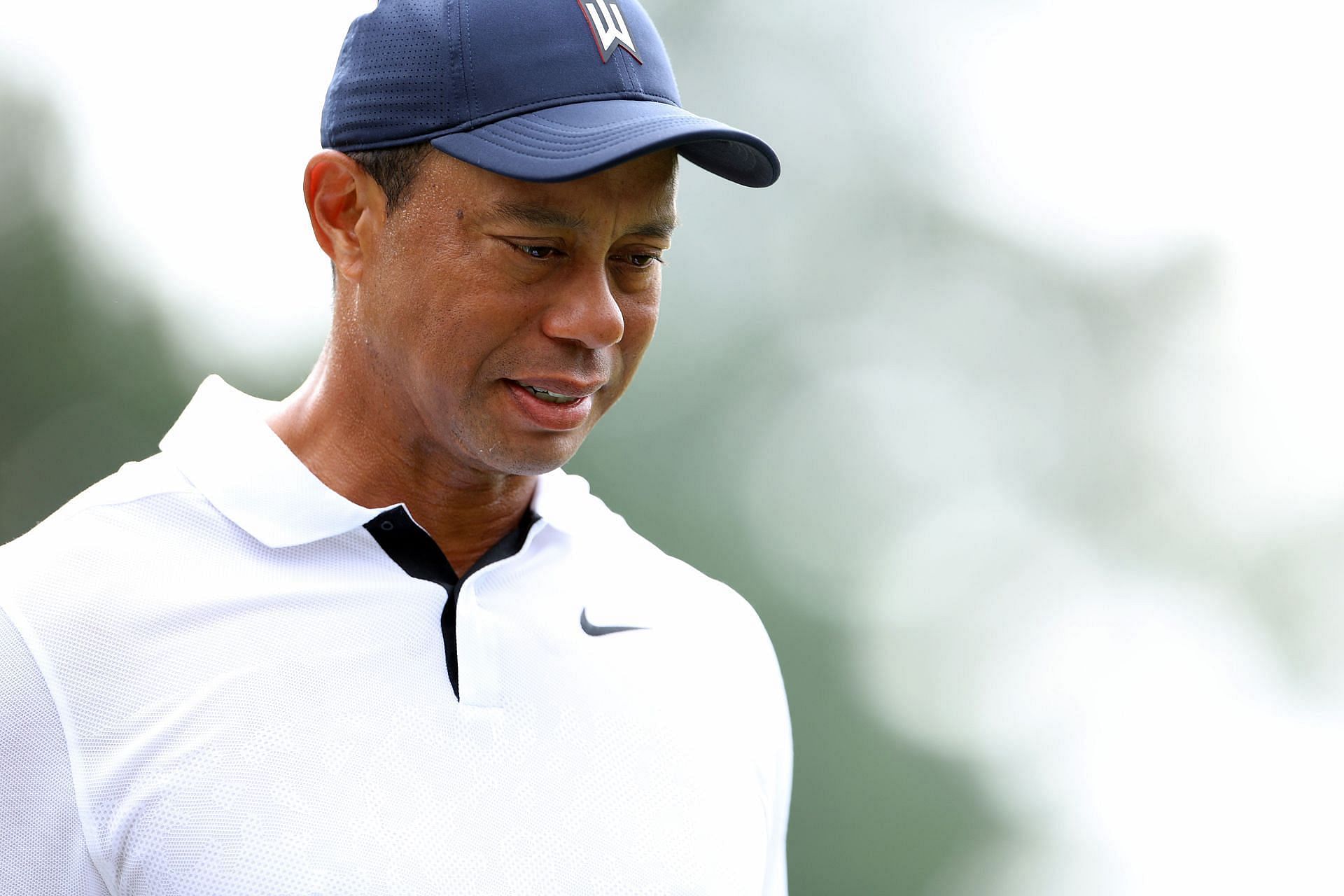 What is Tiger Woods caddie's salary?