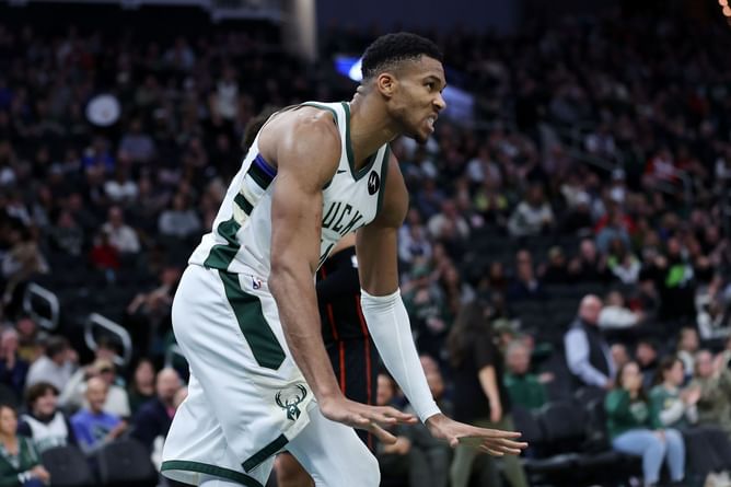 Milwaukee Bucks Injury Report (Nov 9th): Latest update on Khris Middleton and Damian Lillard's status