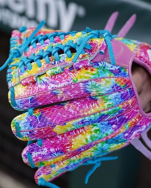 Joe Musgrove:Tie-Dye glove/instagram