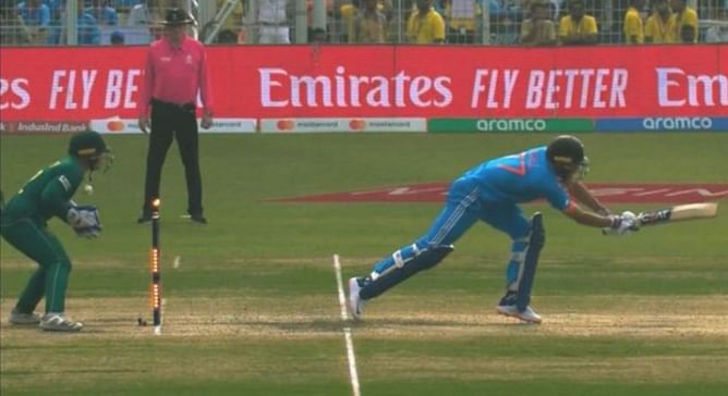 “Bishan Bedi would be proud of this” - Mark Nicholas lauds Keshav Maharaj's unplayable ball to dismiss Shubman Gill in IND vs SA 2023 World Cup