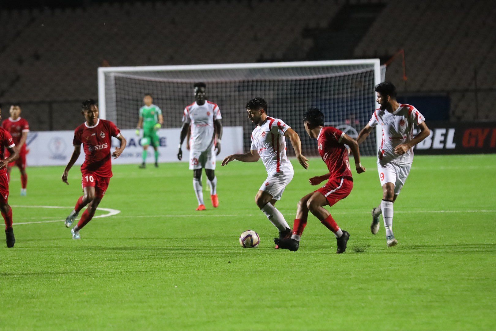 Aizawl FC and Namdhari players battling out in the middle (Image Credits: X/I-League)