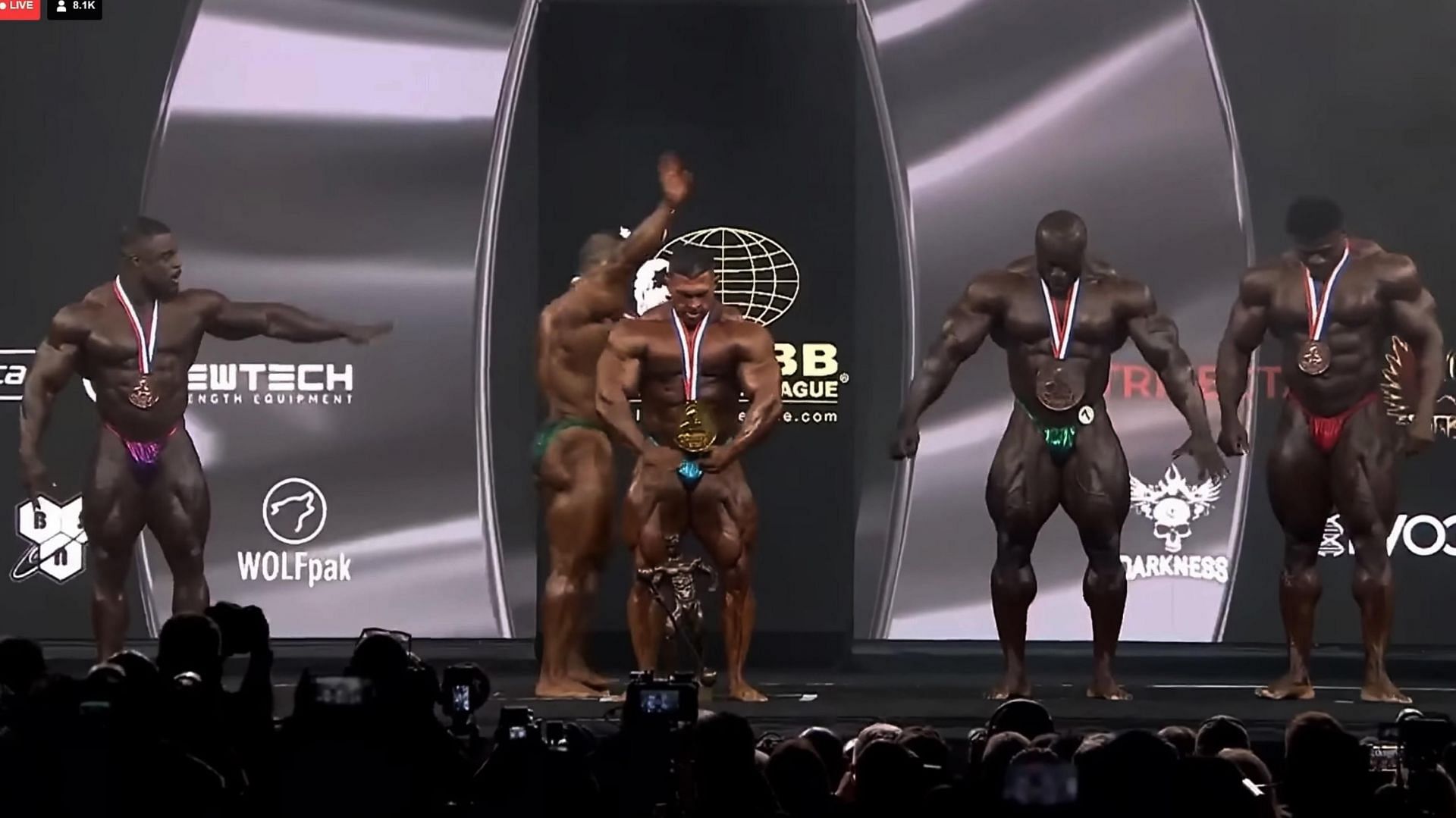 Hadi Choopan walks off stage (Image via YouTube/Zen Fitness)