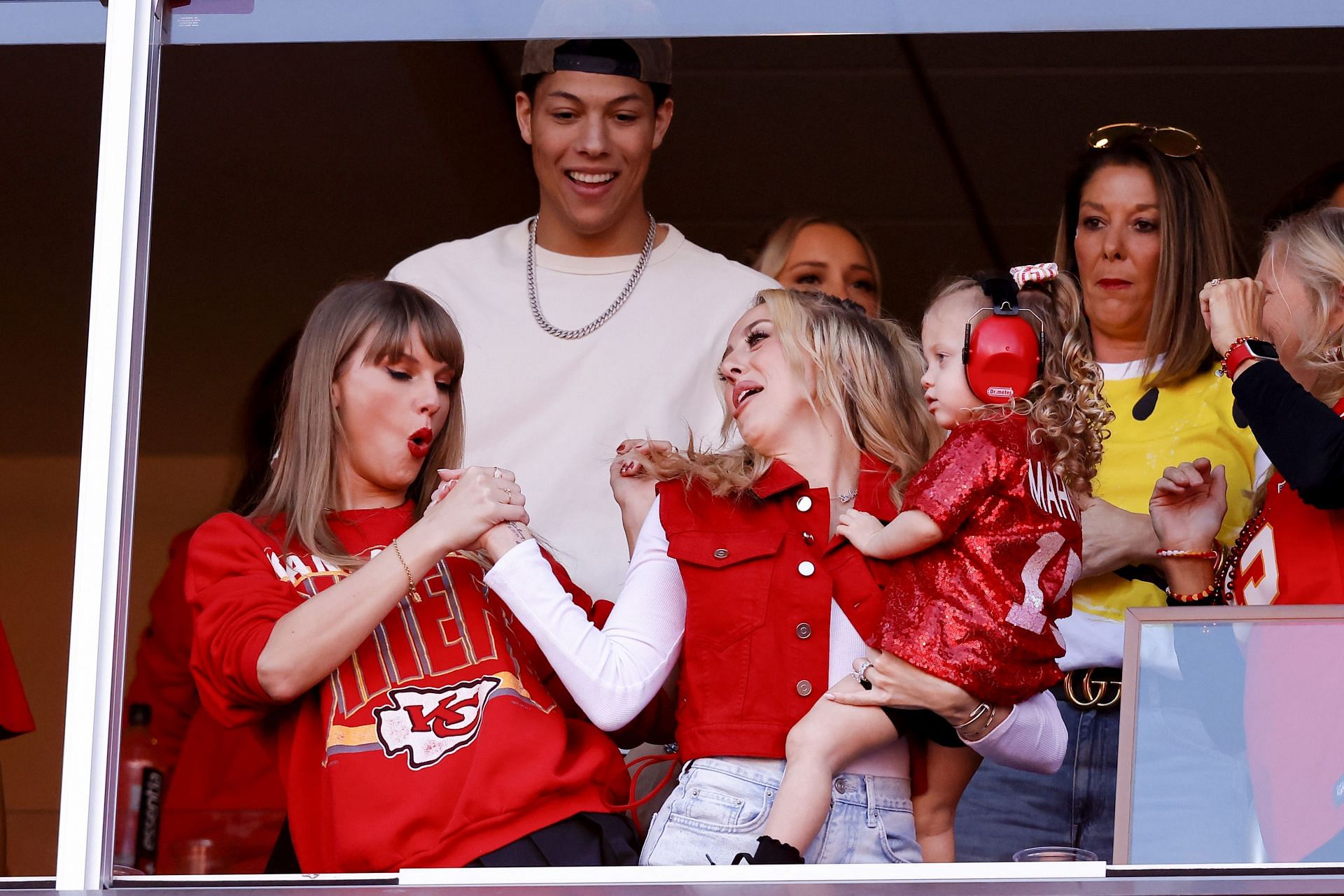 Taylor Swift at Kelce&#039;s Los Angeles Chargers v Kansas City Chiefs game