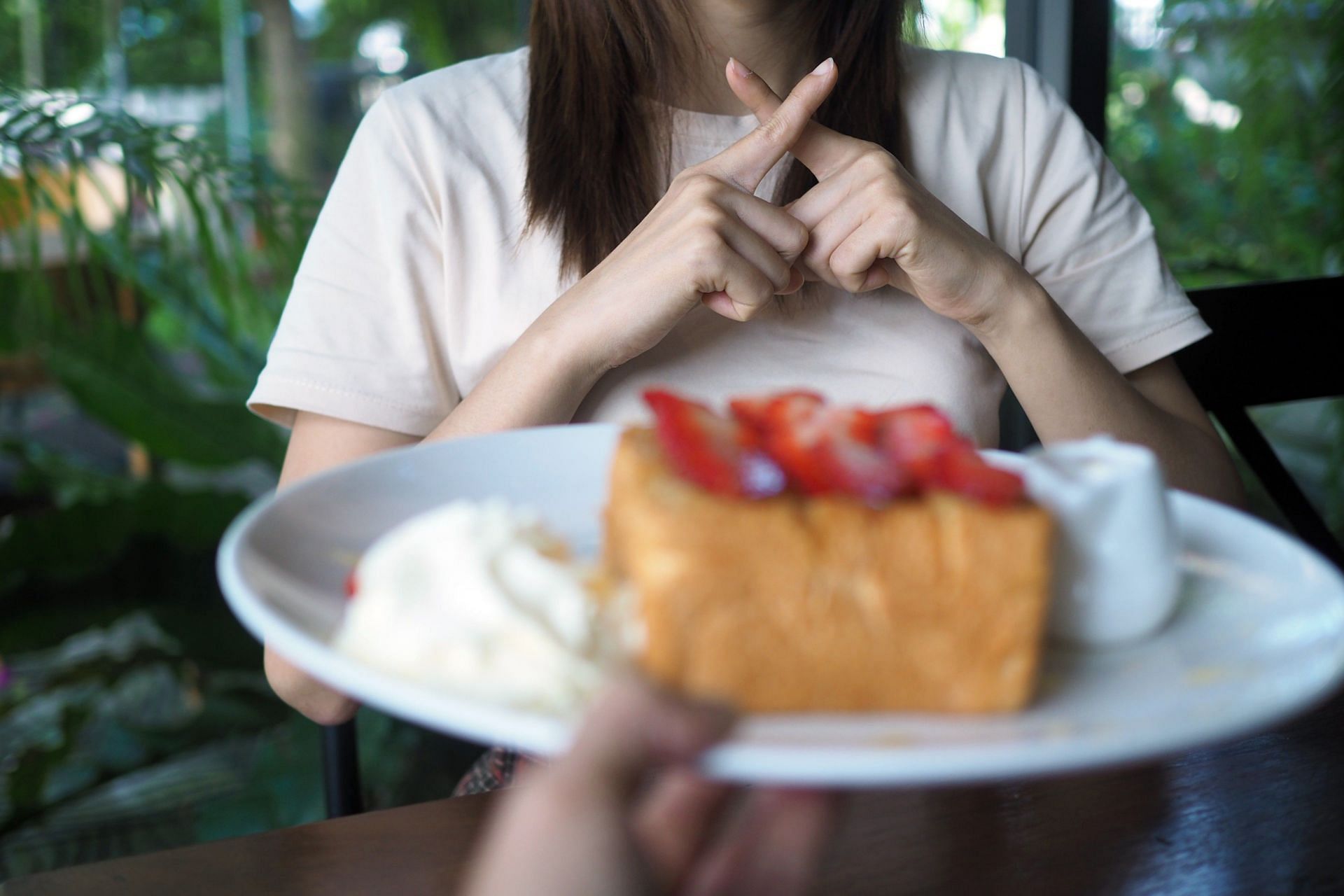 Social comparison can fuel the beliefs about your relationship with food. (Image via Vecteezy/ nuttawan jayawan)