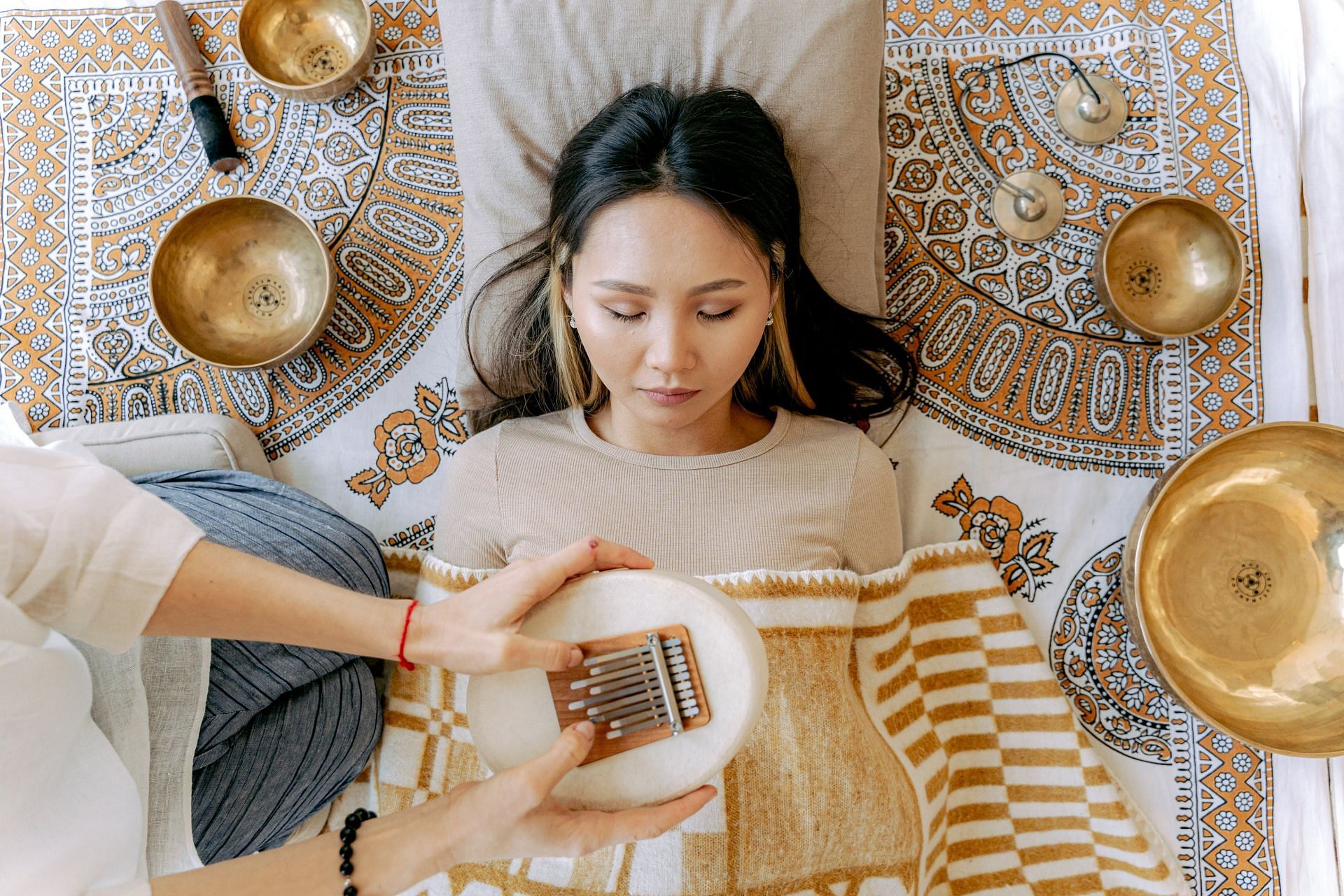 Sound bathing benefits (image sourced via Pexels / Photo by antoni)