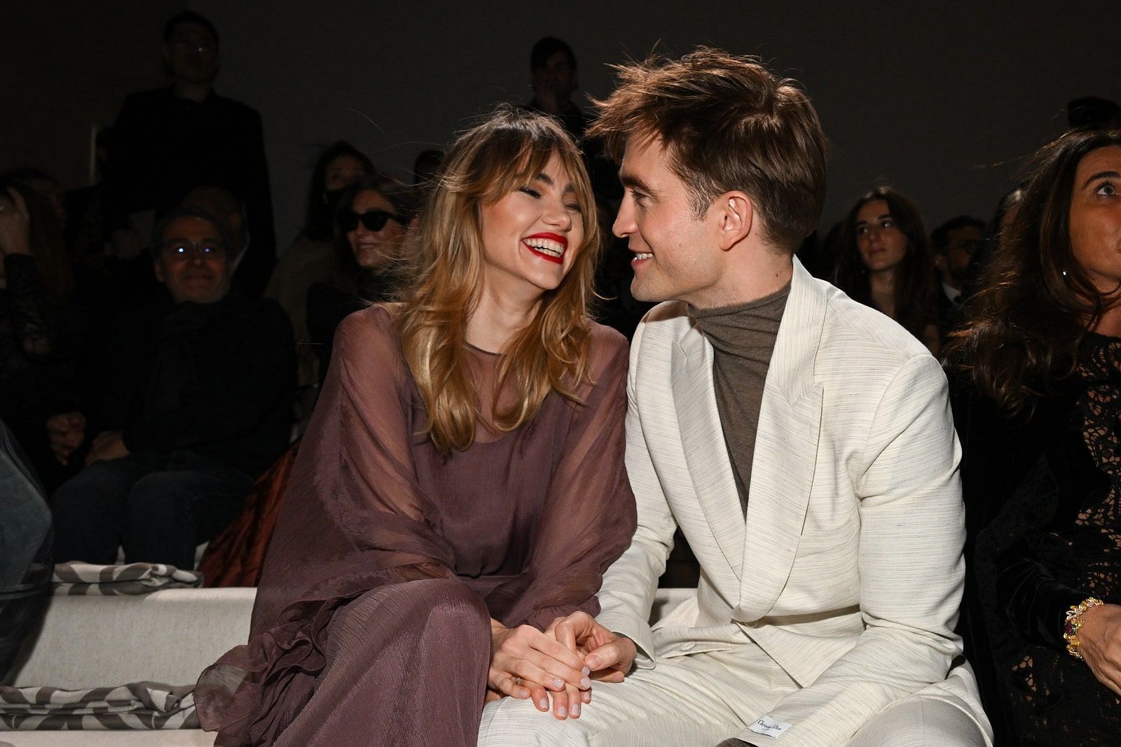 Suki Waterhouse and Robert Pattinson (Image via Getty)