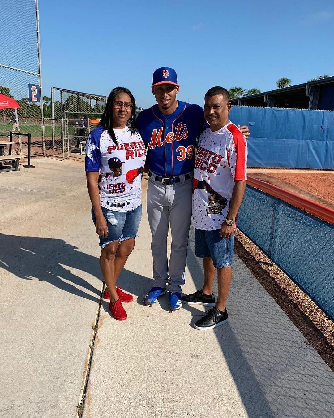 Edwin D&iacute;az with his father and mother. Source: Edwin Diaz&rsquo;s official Instagram handle @sugardiaz39