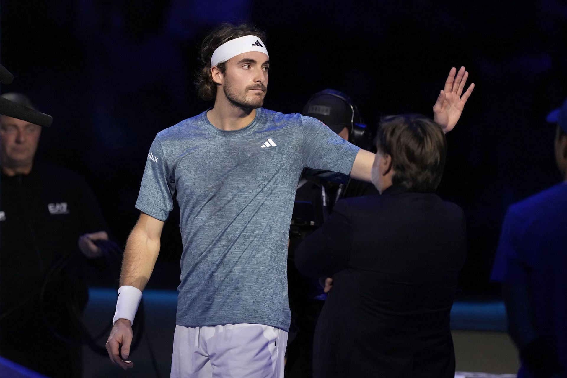 Tsitsipas apologises to his fans