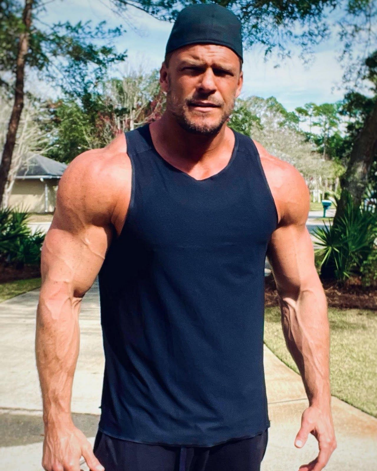 How tall is alan ritchson 