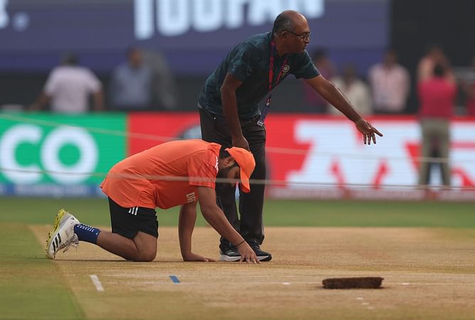 "The pitch is there for all the teams" - Sunil Gavaskar slams theories on 'used' Wankhede pitch ahead of IND vs NZ 2023 World Cup semifinal