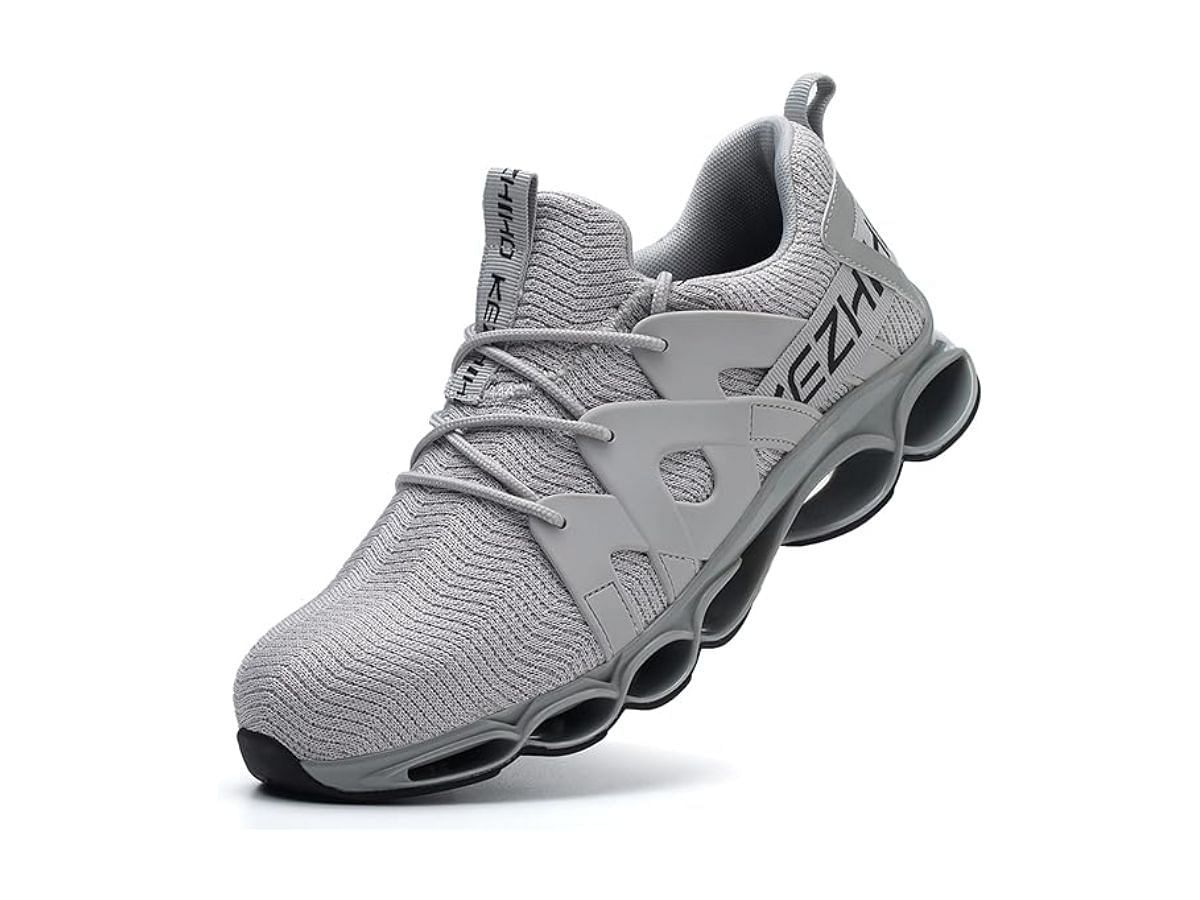 The Kezhiho Steel Toe shoes for men and women (Image via Kezhiho)