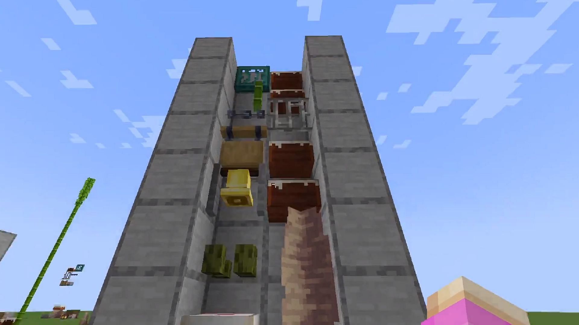 One Minecraft player recently shared a staircase that allows for incredible movement speed (Image via SomethingRandomYT/Reddit)