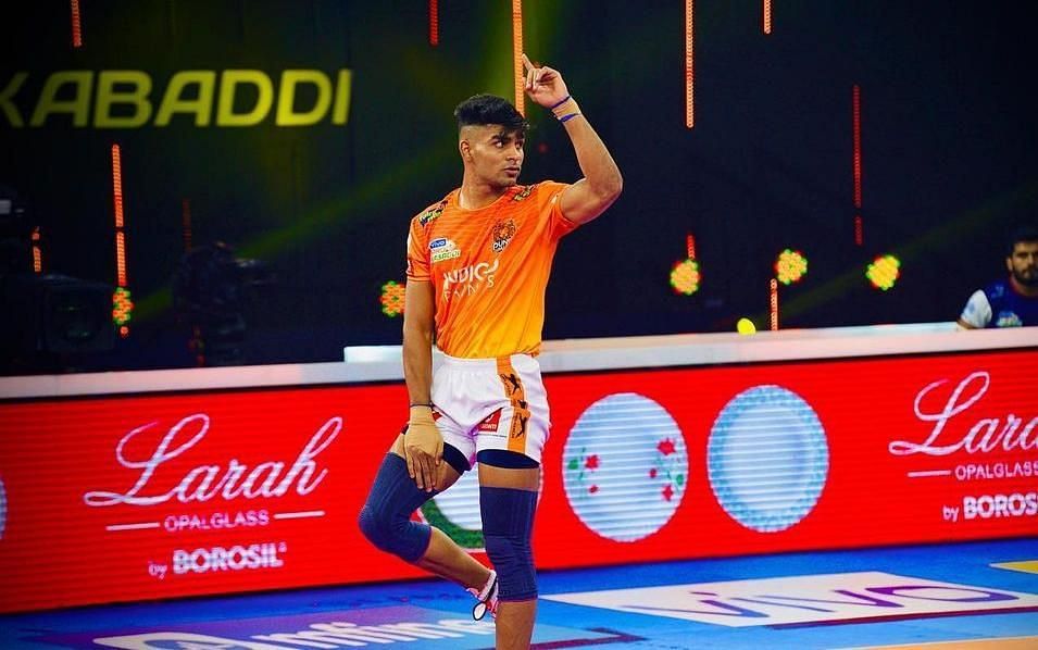 Aslam Inamdar in action for Puneri Platan (Image via PKL Twitter)