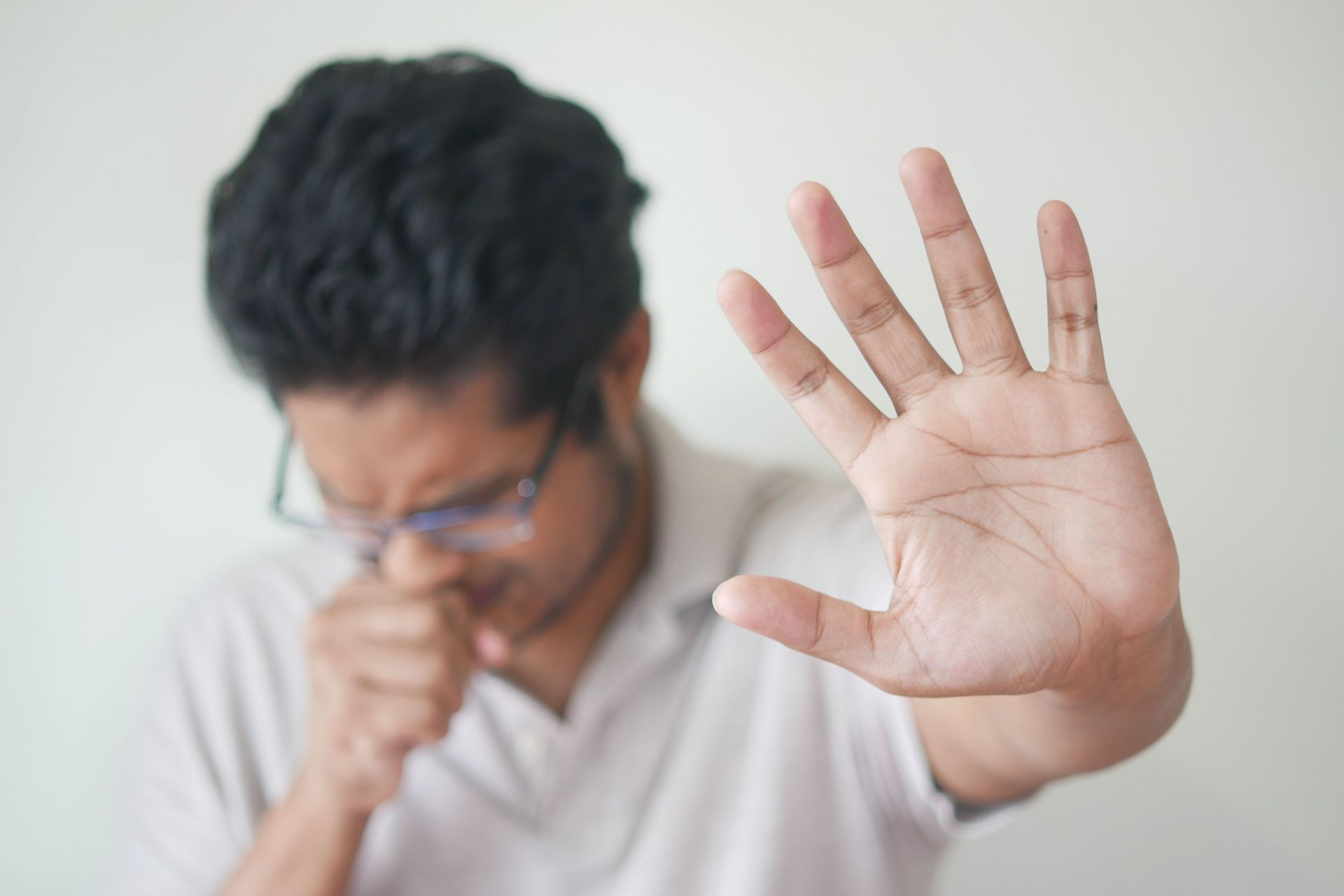 Holding a sneeze (Image via Unsplash/Towfiqu Barbhuiya)