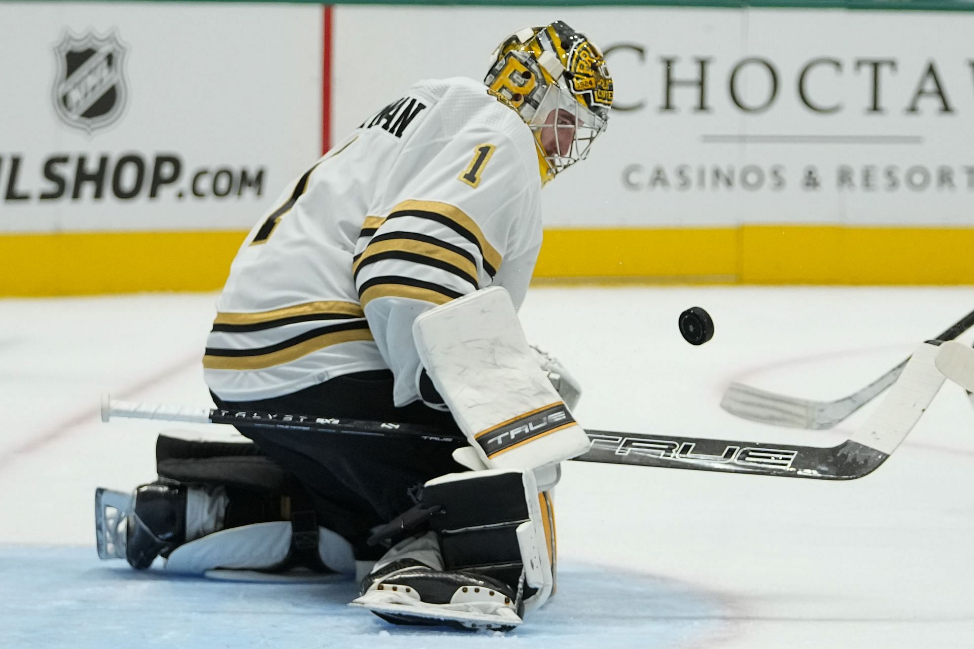NHL Rumors Insider hints at Boston Bruins goalie's future amid links