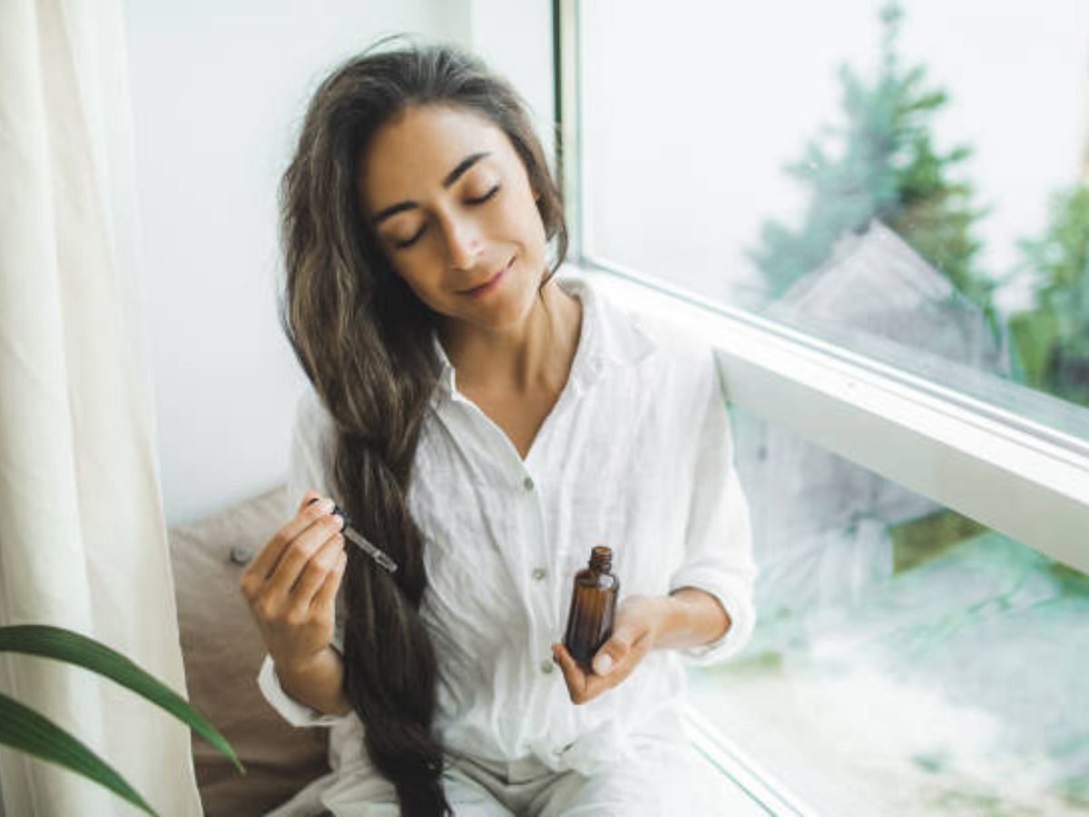 Best homemade hair serums to treat frizzy hair (Image via gettyimages)