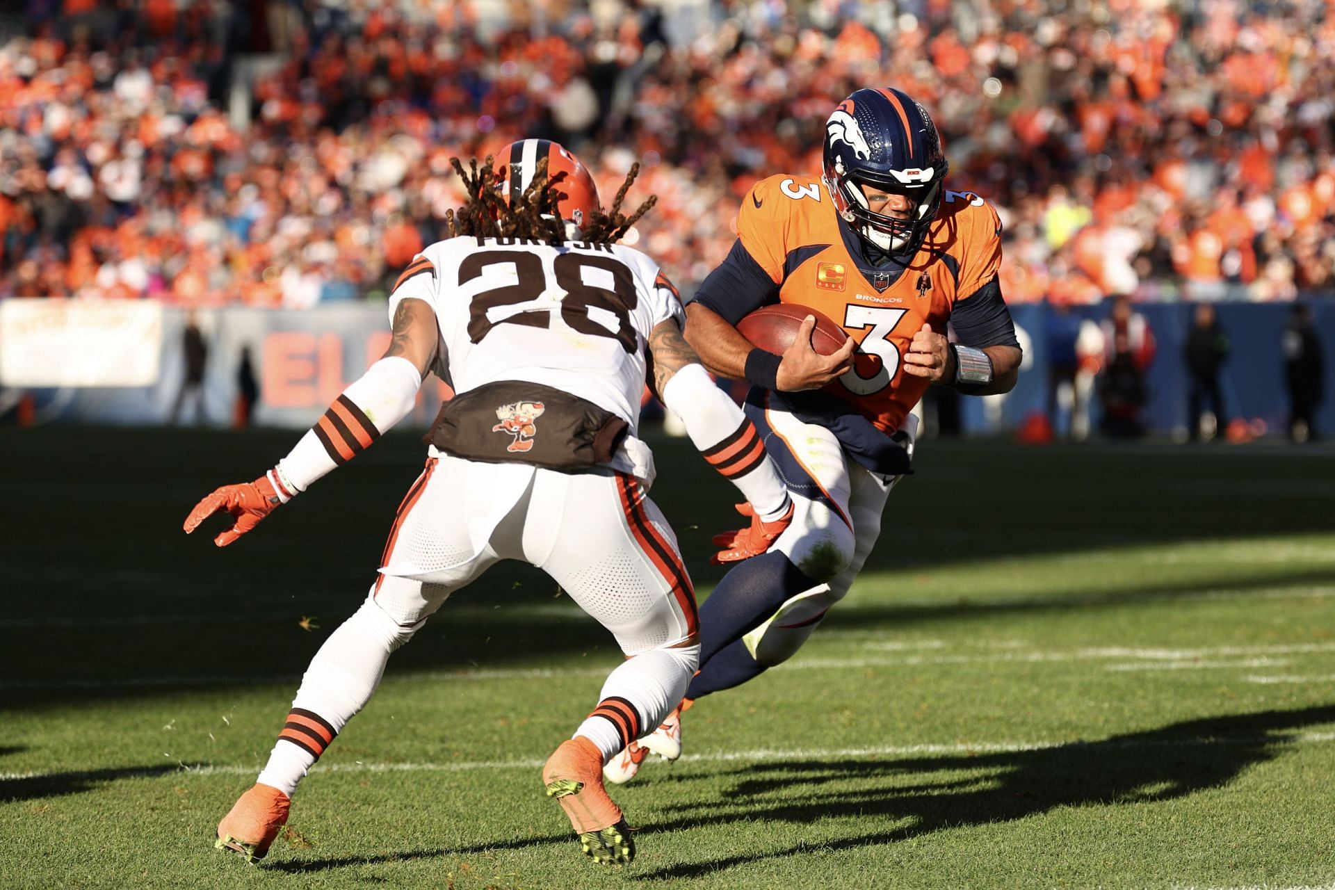 Russell Wilson rushes vs the Cleveland Browns