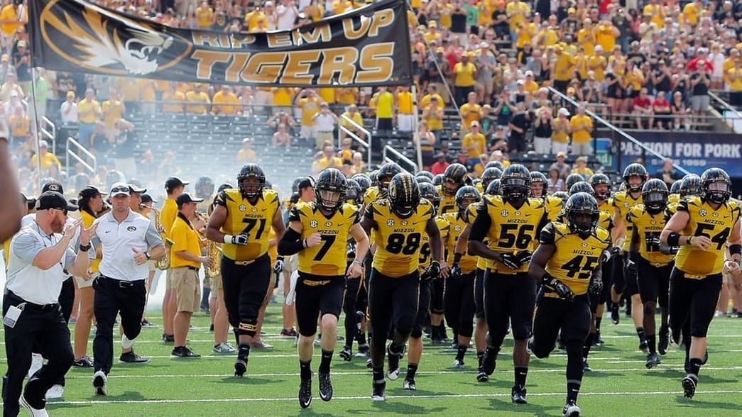 how-much-do-college-football-players-make