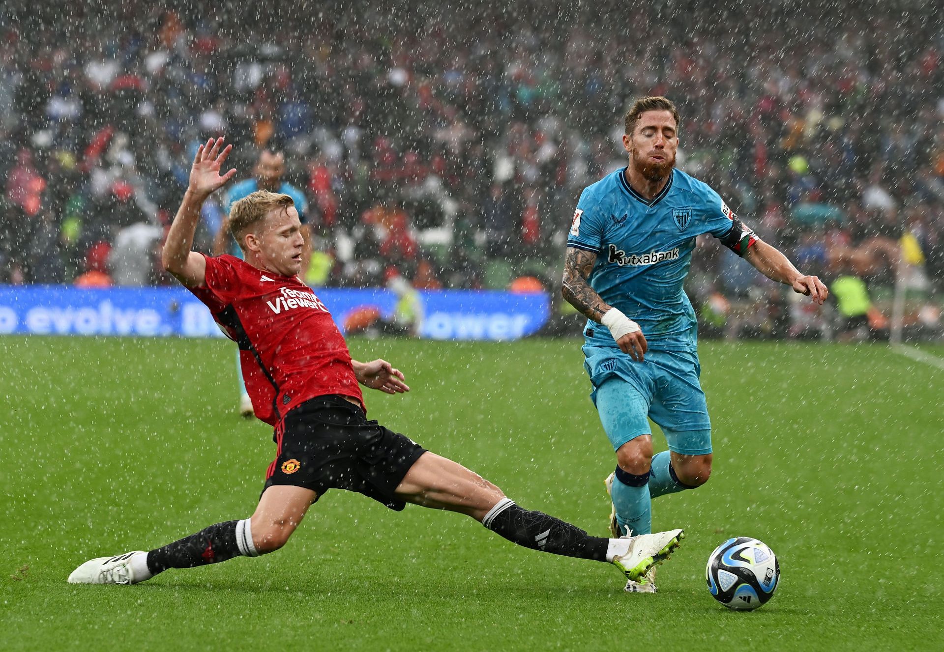 Donny van de Beek (left)&rsquo;s time at Old Trafford could be coming to an end.