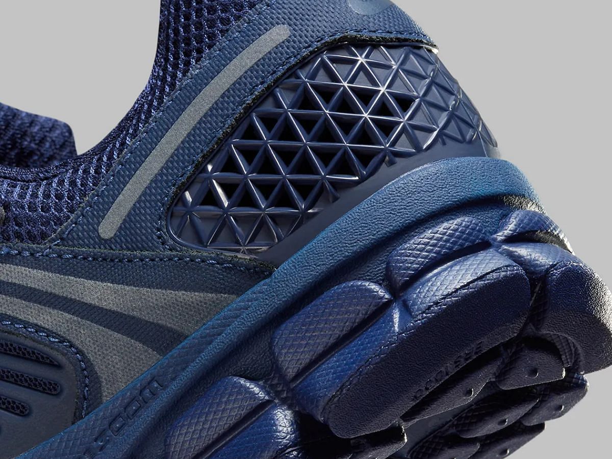 Zoom Vomero 5 &ldquo;Midnight Navy&rdquo; sneakers heel (Image via Sneaker News)