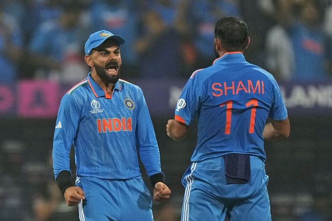 मोहम्मद शमी की रिकॉर्ड तोड़ गेंदबाजी से भारत 12 साल बाद वर्ल्ड कप फाइनल में पहुंचा, कीवी बल्लेबाज का धुआंधार शतक बेकार