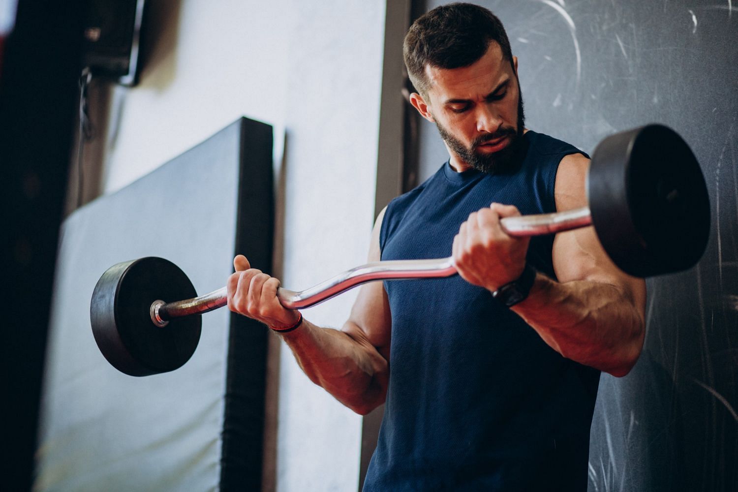 Barbell bicep workout. (Image credit: Freepik)