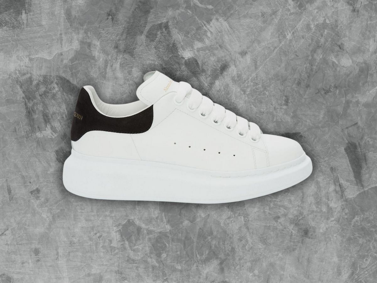 Alexander McQueen Oversized Sneaker &#039;White Black&#039; 2019 (WMNS) (Image via official website)
