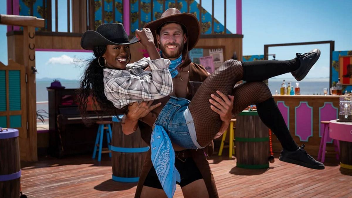 Justine and Jack won Season 1 of Love Island Games. (Image via Peacock)