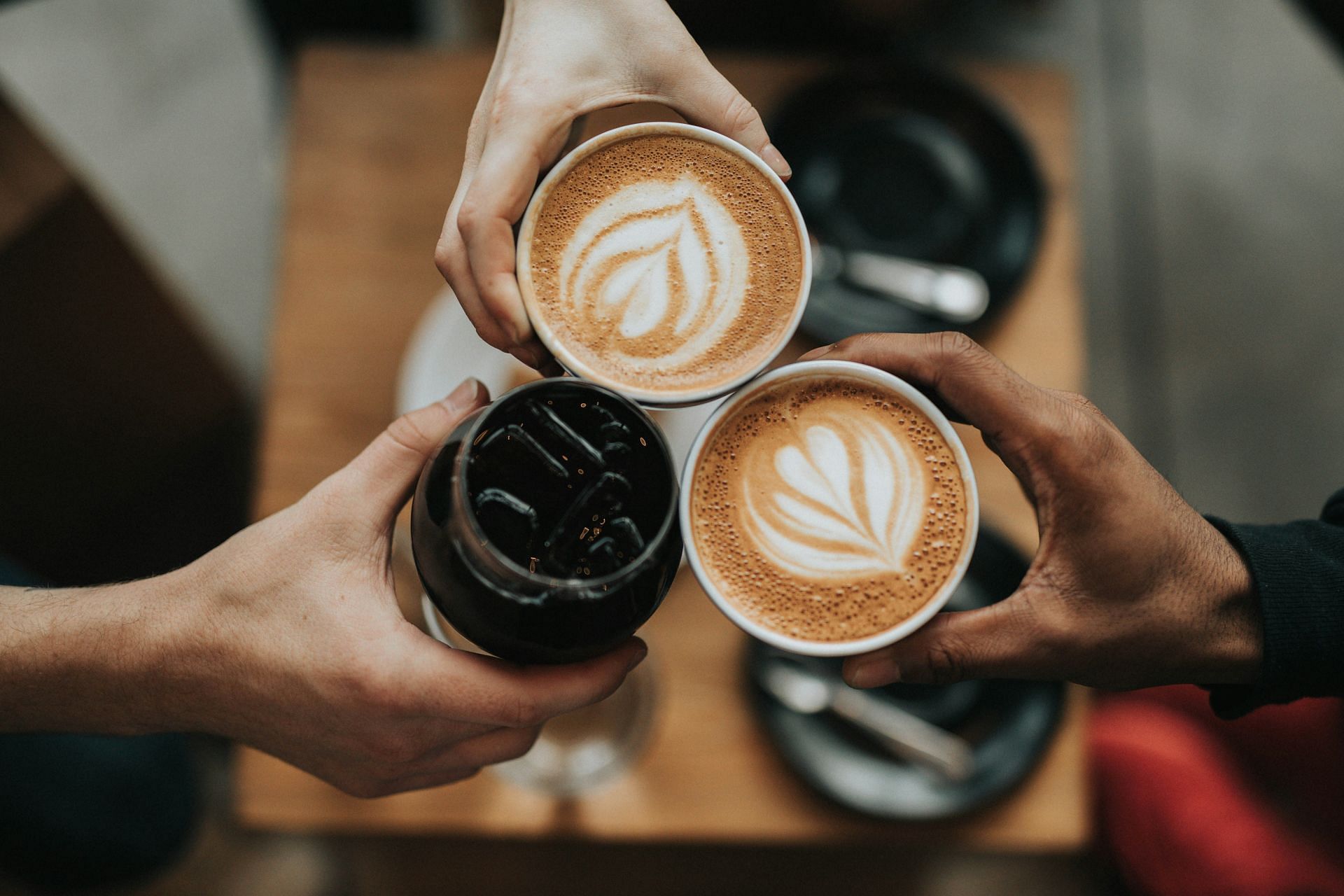 Caffeine in tea vs coffee (Image via Unsplash/Nathan)