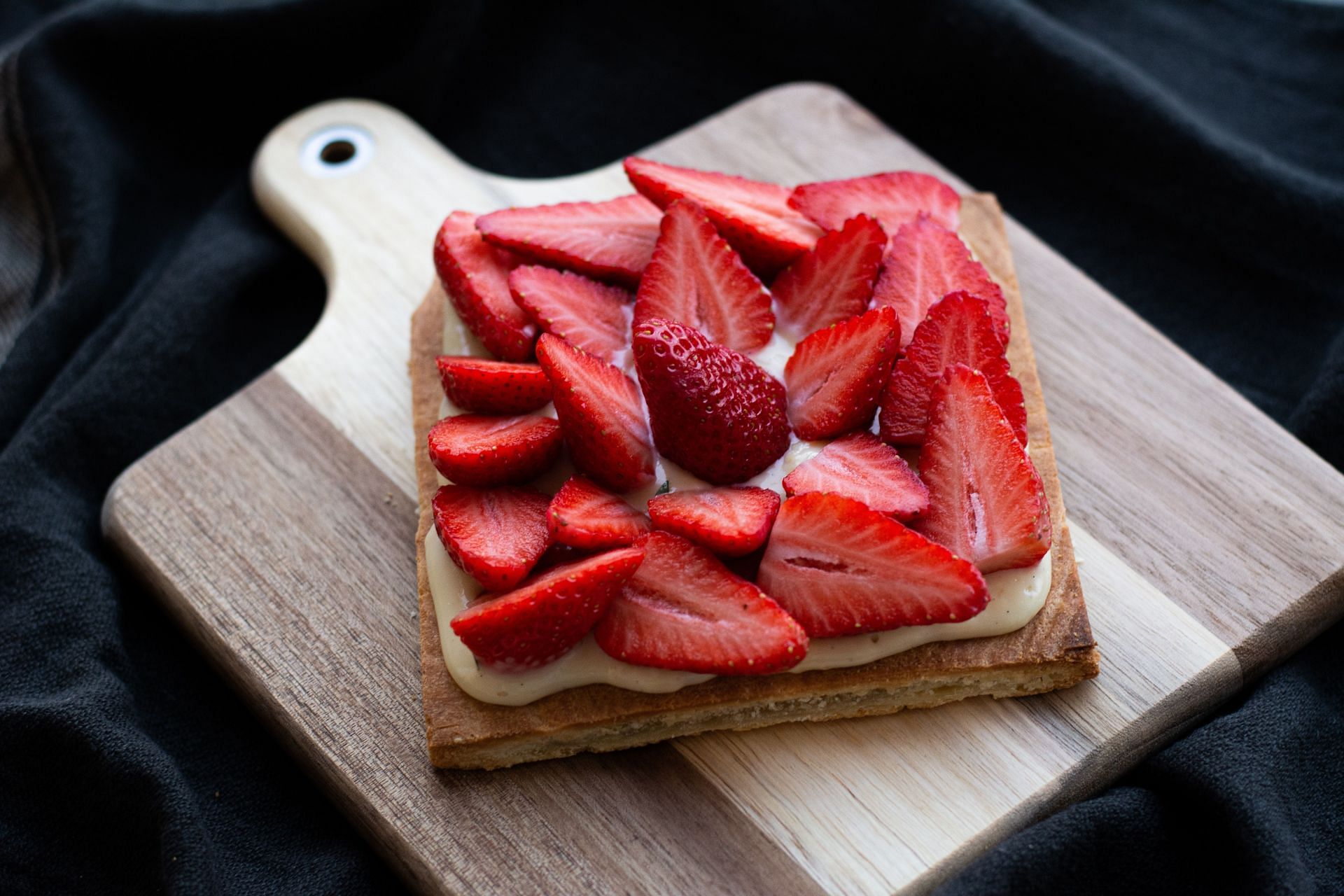Strawberry as a less sugary foods (image sourced via Pexels / Photo by Pierra antoine)