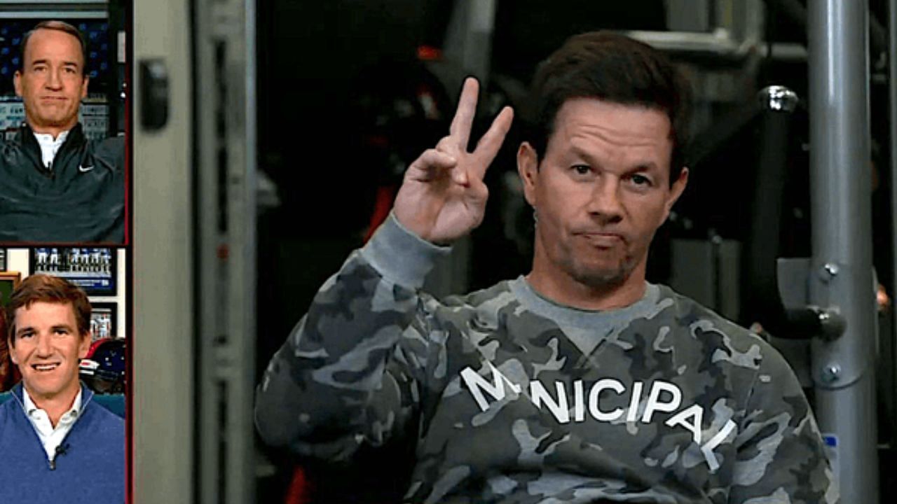 Football fans criticize Mark Wahlberg for disappointing ManningCast guesting