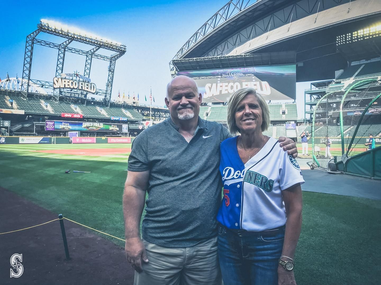 Corey Seager&rsquo;s father and mother. Source: Seattle Mariners official Twitter handle @Mariners