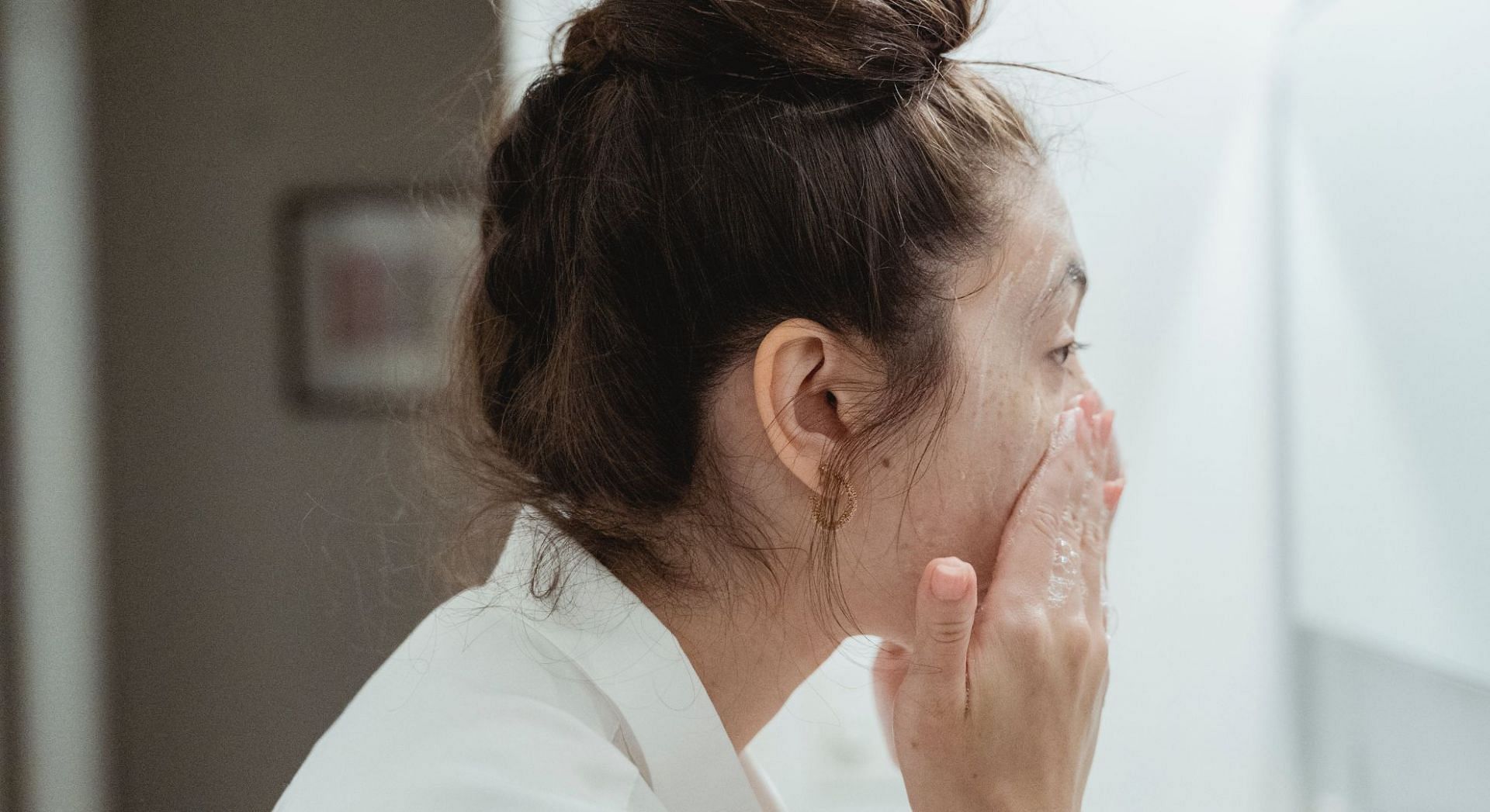 Cleansing is the first step to creating a clean canvas for layering skincare (Image via pexels/Miriam Alonso)