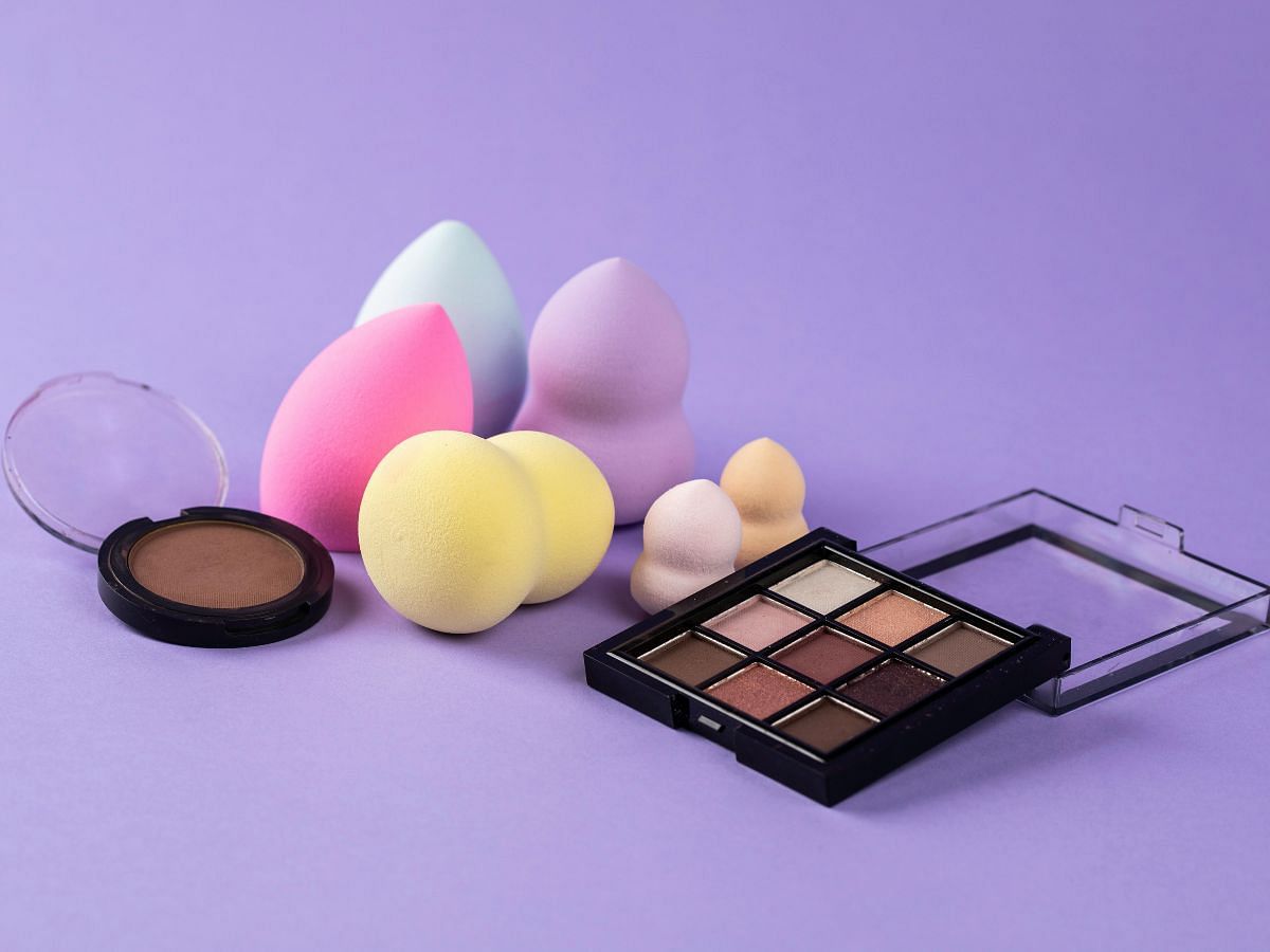 How to clean beauty blenders? Tips and more details explored (Image via pexels/@Maria Camila Casta&ntilde;o)