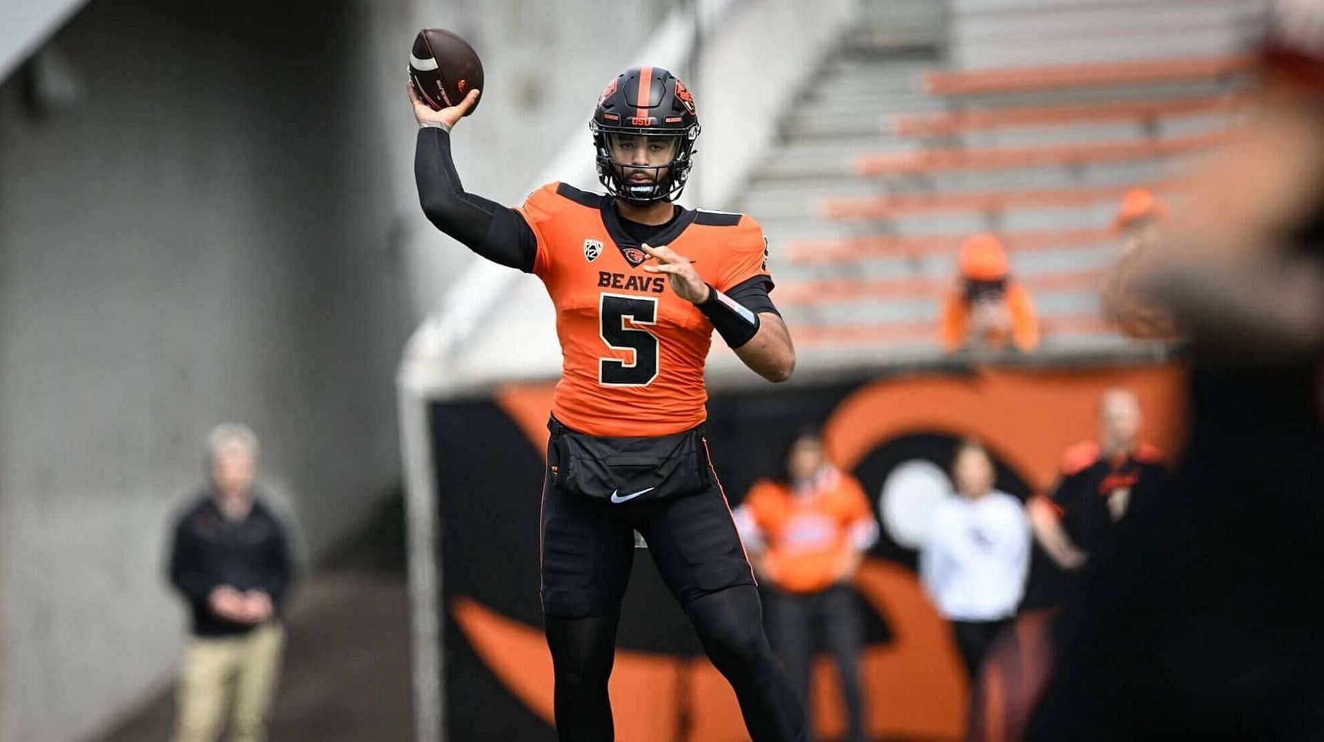 Oregon State Beavers quarterback DJ Uigalelei