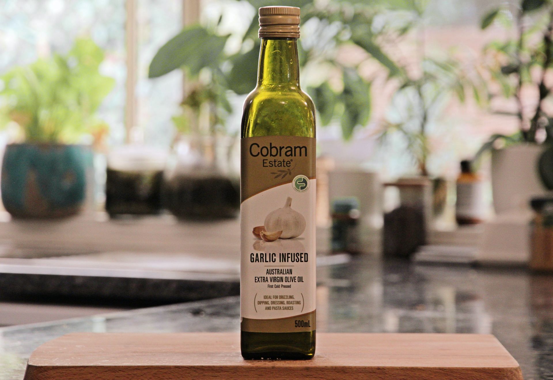 Extra virgin olive oil (Image via Unsplash/Addilyn)