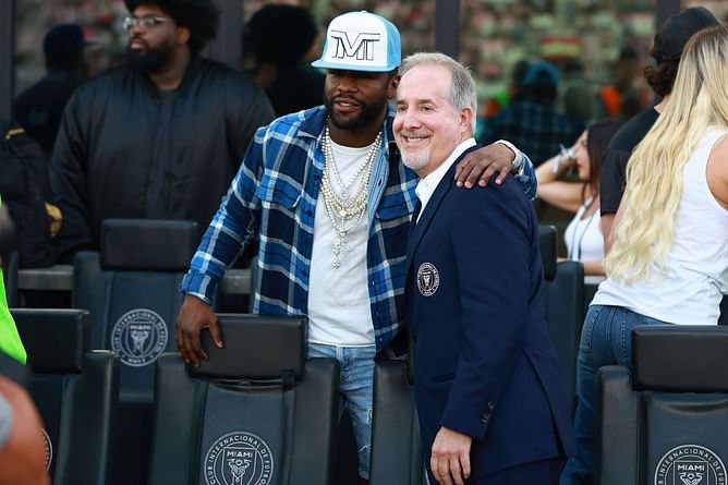 Floyd Mayweather reportedly delivered supplies to Israel via private jet after Hamas attack