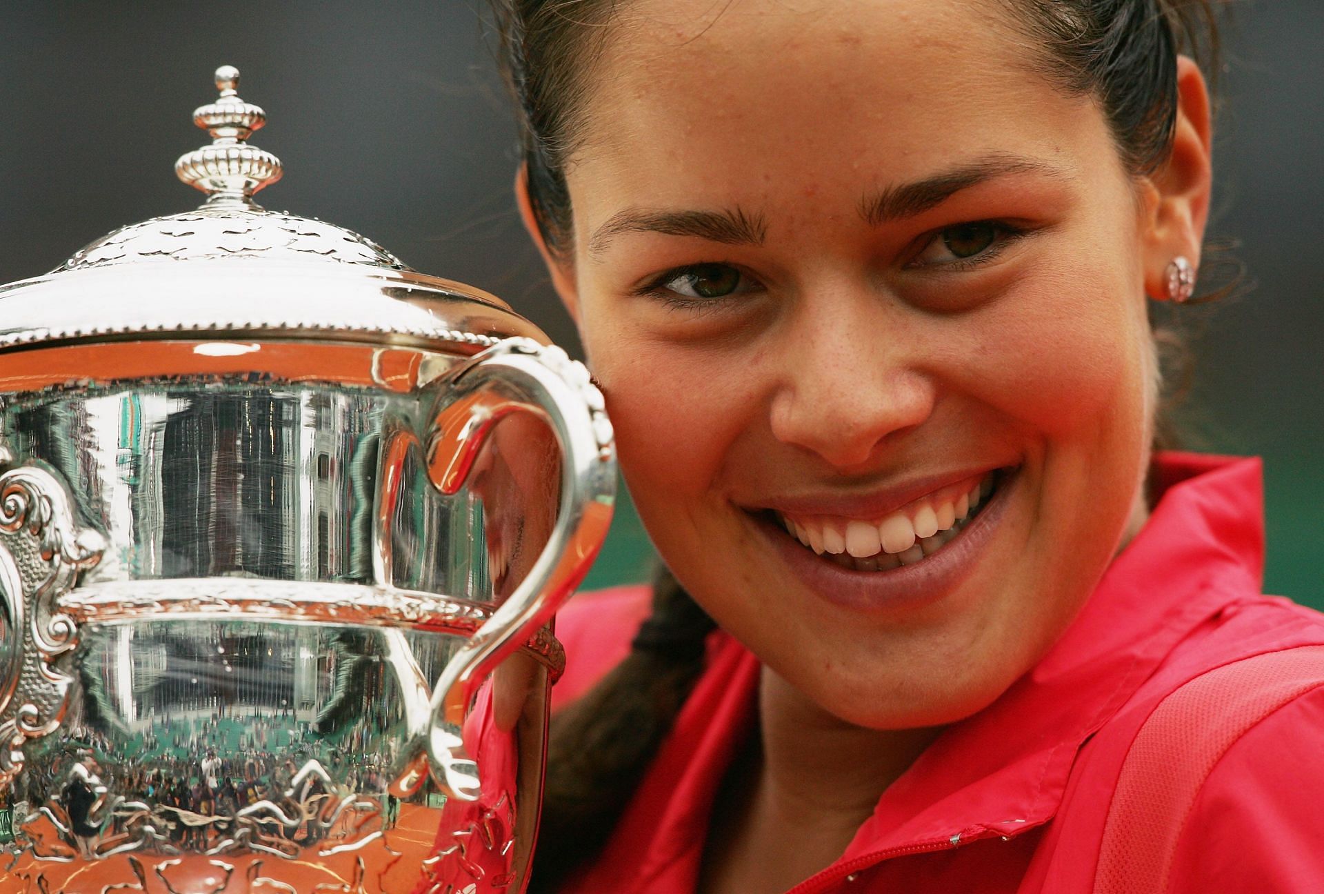 Ana Ivanovic holds the women&#039;s singles French Open trophy