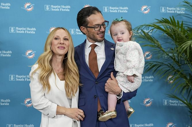 Mike McDaniel wife: Dolphins HC threatened RB to stay away from girl at nightclub he ended up marrying, claims Al Michaels