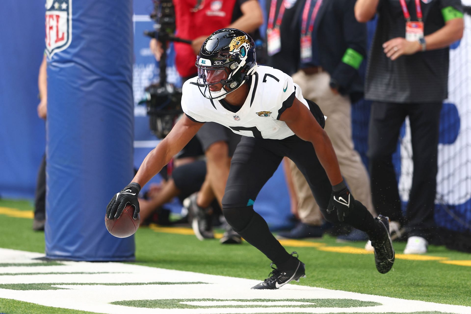 Zay Jones scores vs Buffalo Bills