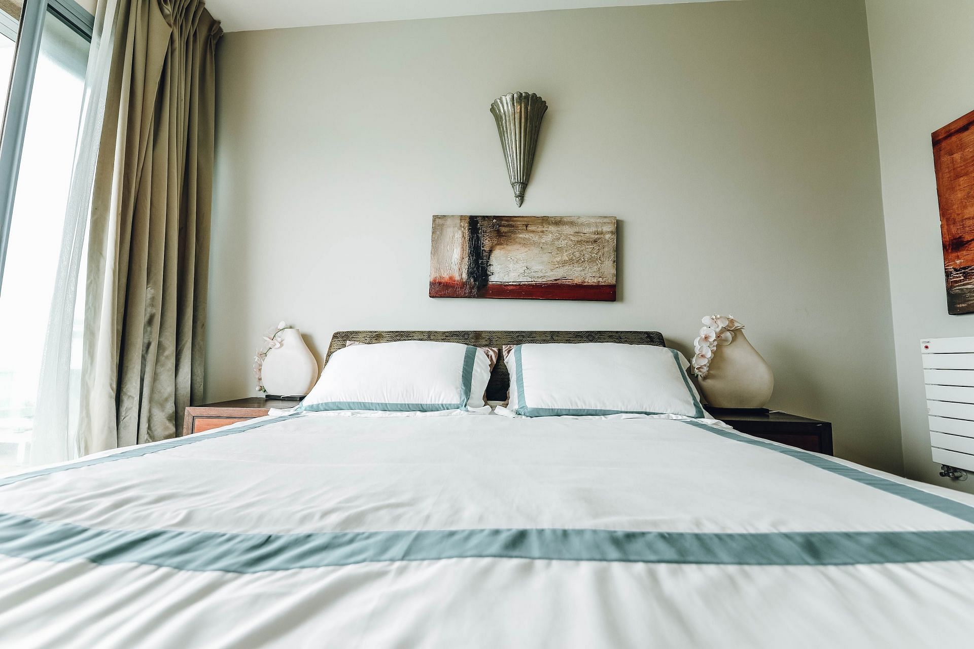 Benefits of clean bed sheets (image sourced via Pexels / Photo by Naim)