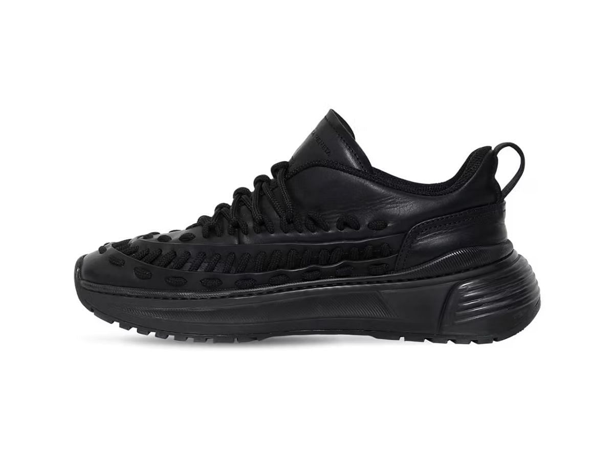 The black lace leather low-top sneakers (Image via Bottega Veneta)