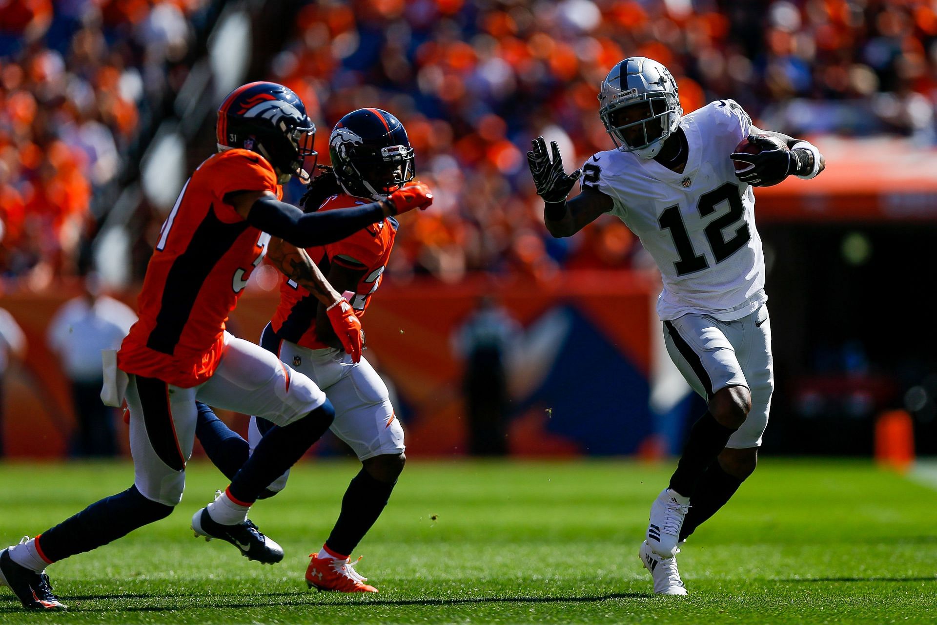 Martavis Bryant evading Denver Broncos defenders as an Oakland Raider