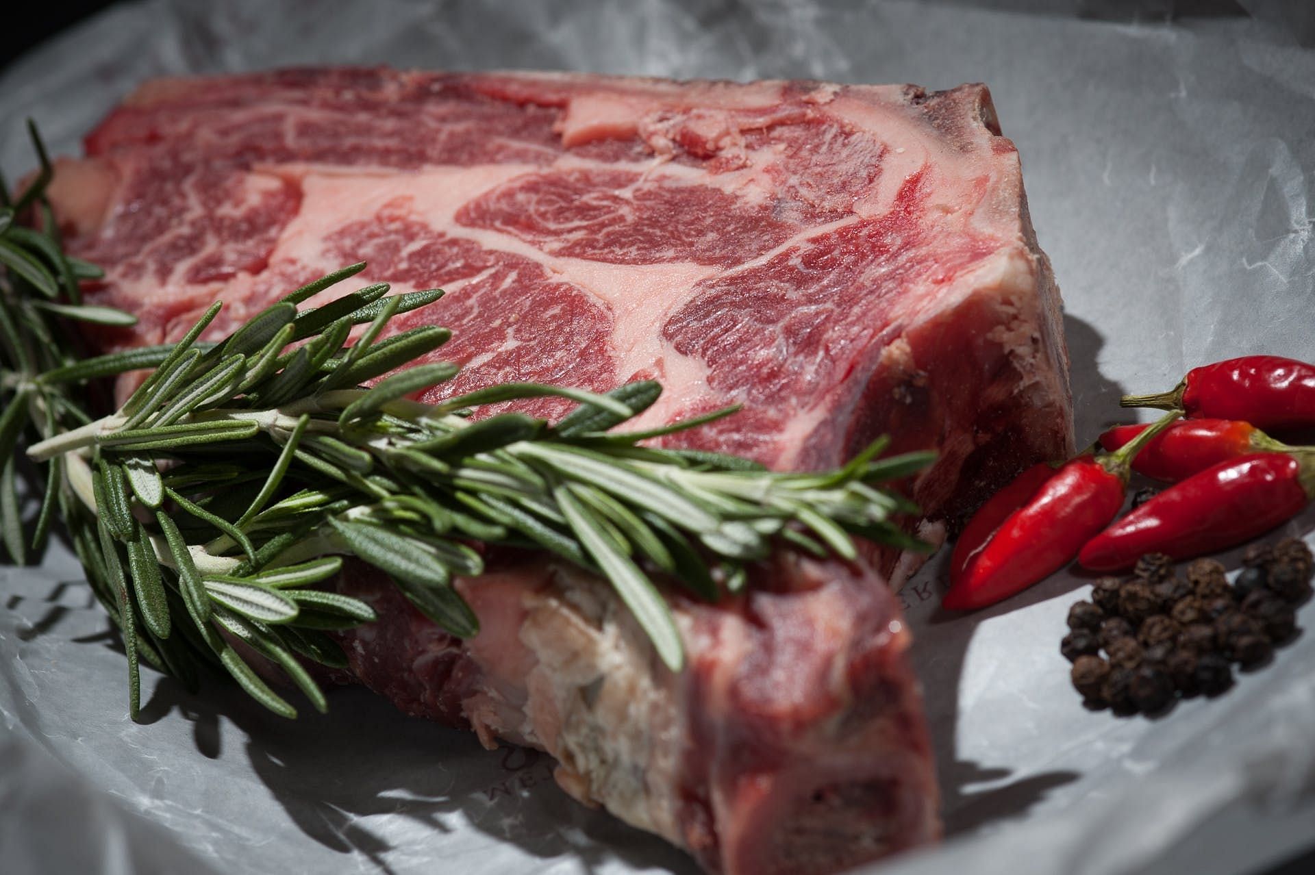 Red meat as one of the worst foods for inflammation (image sourced via Pexels / Photo by Mali maedera)
