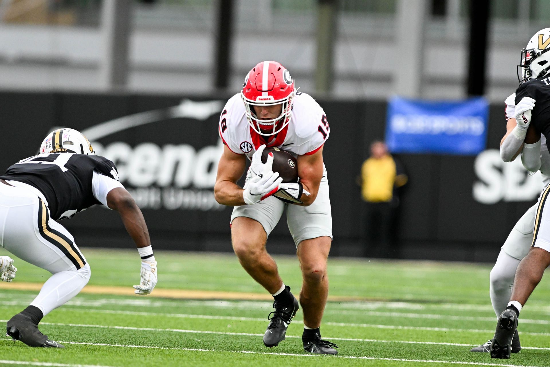 Brock Bowers #19 of the Georgia Bulldogs (Photo by Carly Mackler/Getty Images)