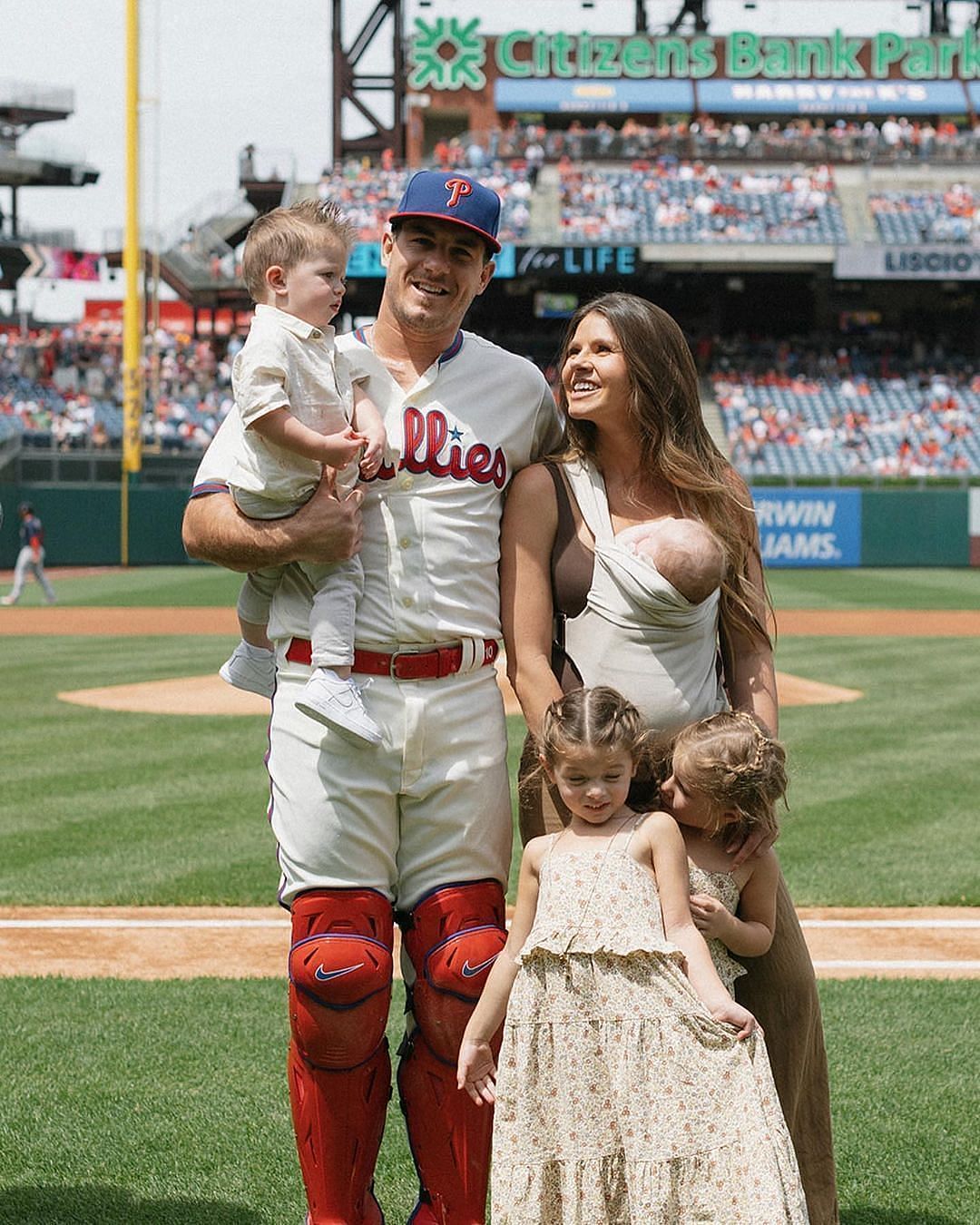 J.T. Realmuto with his wife and children, Source:- Instagram, @ltrealmuto