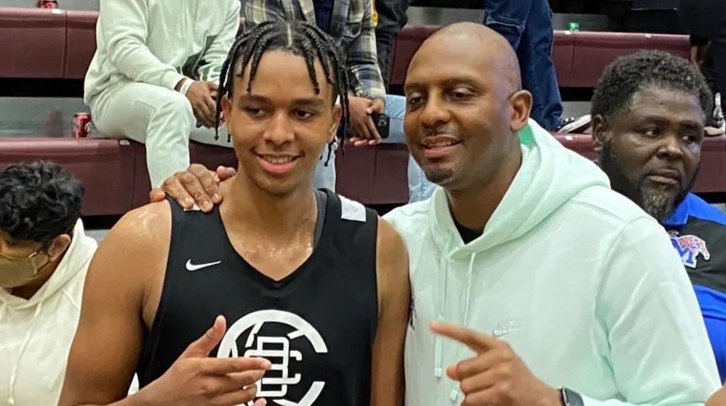 The player-coach duo of Penny Hardaway and son Ashton is making waves for the Memphis Tigers this season.